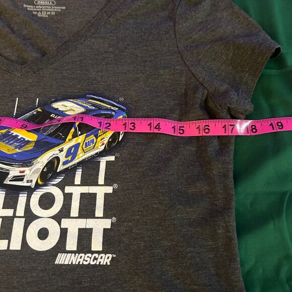 Nascar's Chase Elliott ladie's gray v-neck graphic t-shirt, small - Picture 5 of 6